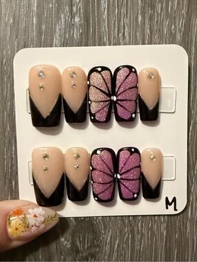 Press-On Nail Set - Pink Glitter Butterfly & Nude Black Accent